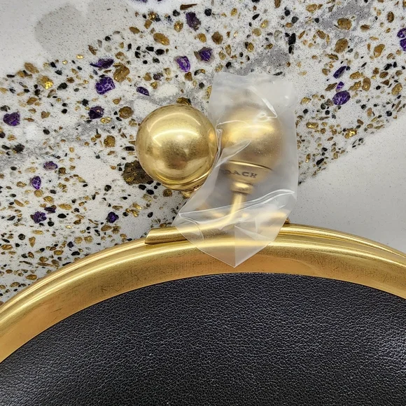 COACH Kisslock Pouch 20 Round Tortilla Mini Bag in Black NWT - Picture 3 of 12